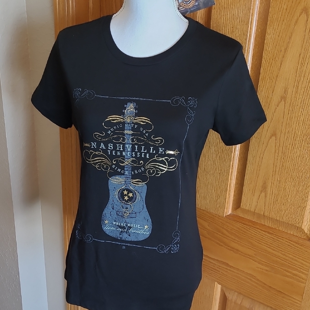 Country Music Hall Of Fame Small T-shirt NWT